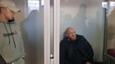 Вирок у справі теракту у Харкові: протестувальники розгорнули плакат про "ганьбу Зеленського"