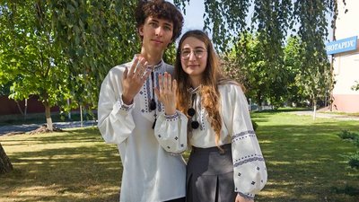 19-річний кримчанин Матвій та 18-річна Дар'я побралися після виїзду з окупації