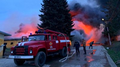 На Тернопільщині горів свинокомплекс