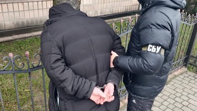 Хабар у тисячу доларів: на корупції спіймали волинського поліцейського Хабар у тисячу доларів: на корупції спіймали волинського поліцейського