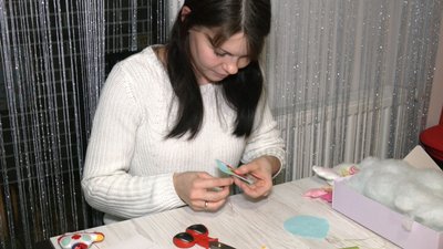 Вікторія Петровська шиє іграшки з фетру Вікторія Петровська шиє іграшки з фетру