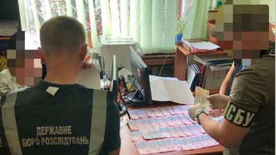 На Херсонщині судитимуть посадовця міграційної служби На Херсонщині судитимуть посадовця міграційної служби