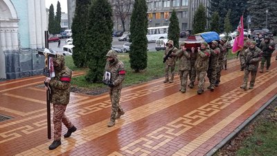 У Сумах попрощалися із солдатом Ігорем Кізімовим У Сумах попрощалися із солдатом Ігорем Кізімовим
