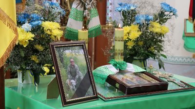 На Тернопільщині попрощалися з військовослужбовцем Іваном Озіренським На Тернопільщині попрощалися з військовослужбовцем Іваном Озіренським