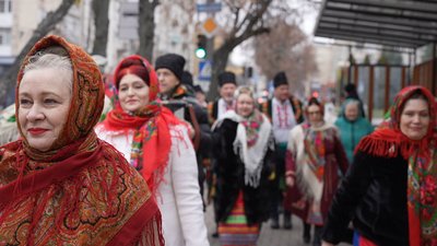 "Ми прийшли привітати вас із вечерею святою". У центрі Кропивницького колядували й щедрували "Ми прийшли привітати вас із вечерею святою". У центрі Кропивницького колядували й щедрували