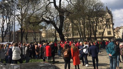 У Львові працівники екстреної медичної допомоги вийшли на акцію протесту