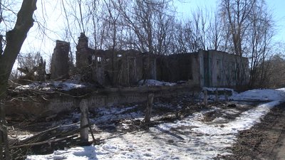 На Чернігівщині знайшли ікони в стінах напіврозваленої будівлі На Чернігівщині знайшли ікони в стінах напіврозваленої будівлі