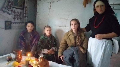 На Тернопільщині учні вшанували жертв Голодомору та реконструювали події тих часів На Тернопільщині учні вшанували жертв Голодомору та реконструювали події тих часів
