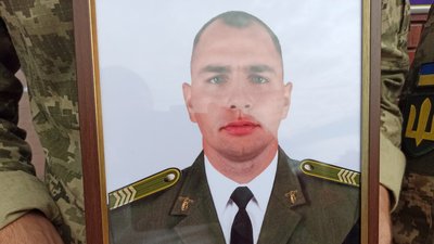 У Житомирі родинам загиблих військових передали державні нагороди У Житомирі родинам загиблих військових передали державні нагороди