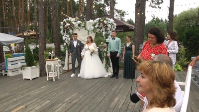 На Житомирщині молодята свої весільні подарунки передали малозабезпеченим родинам На Житомирщині молодята свої весільні подарунки передали малозабезпеченим родинам
