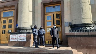 До поліції повідомили про замінування Харківської облради