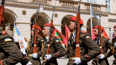 Церемонія винесення прапорів військових формувань і Сил Оборони у Львові, 27 квітня 2024