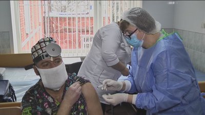 На Донеччині та Луганщині за добу від COVID-19 вакцинували 2836 людей