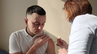 Вакцинальний автобус: у селі на Волині щеплювали усіх охочих