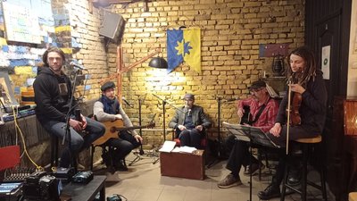 Вінницькі музиканти зіграли онлайн-концерт в укритті, щоб підтримати українців та ЗСУ