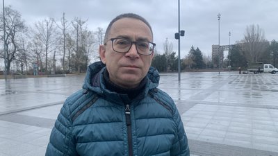Начальник управління з питань культури та охорони культурної спадщини Миколаївської міської ради Юрій Любаров на Соборній площі, де до повномасштабної війни встановлювали міську ялинку.