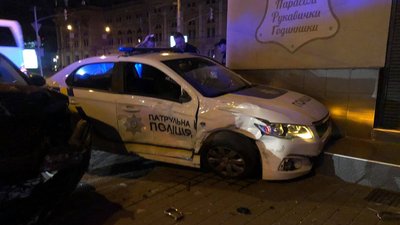 Супроводжували до лікарні дитину: у Львові трапилась ДТП за участі патрульних Супроводжували до лікарні дитину: у Львові трапилась ДТП за участі патрульних