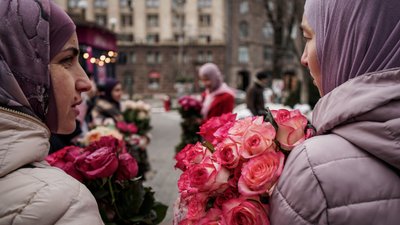 Всесвітній день хіджабу у Києві. Троянди та історія "хустки"