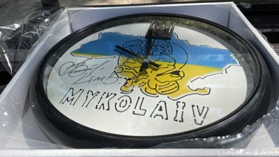 У Миколаєві роблять сувеніри з уламків російської техніки