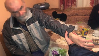 Зайшов у гості і порізав господаря Зайшов у гості і порізав господаря