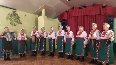 Фольклорному колективу "Баглайчаночка" 33 роки. Переважно виконують українські народні пісні. Фольклорному колективу "Баглайчаночка" 33 роки. Переважно виконують українські народні пісні.
