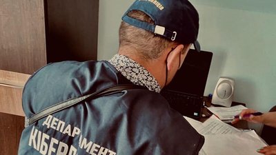 На Івано-Франківщині поліція підозрює держреєстратора у привласненні 4 млн грн