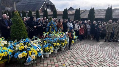 На Закарпатті попрощалися з загиблим прикордонником 20-річним Євгенієм Шмадченком На Закарпатті попрощалися з загиблим прикордонником 20-річним Євгенієм Шмадченком