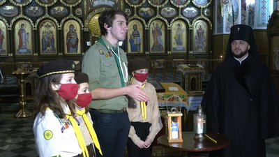 Вогонь миру з Вифлеєма привезли у Рівне. Як його передають та що це за традиція Вогонь миру з Вифлеєма привезли у Рівне. Як його передають та що це за традиція