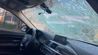 Нічого не вкрали: рівнянину вночі побили скло в автомобілі Нічого не вкрали: рівнянину вночі побили скло в автомобілі