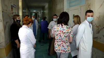 У Житомирі почали вакцинувати медпрацівників міської лікарні №1 У Житомирі почали вакцинувати медпрацівників міської лікарні №1