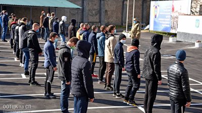 Першу у цьому році сотню строковиків з Одещини призвали до армії