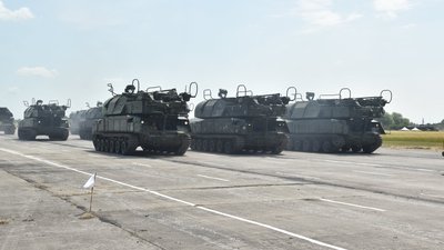1000 військових та 300 одиниць техніки: біля Чернігова готуються до параду на День Незалежності