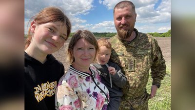 Сергій Смєлий із родиною