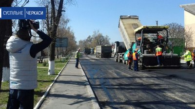 Через прохання і обмеження руху: відремонтували дорогу в Мошнах на Черкащині Через прохання і обмеження руху: відремонтували дорогу в Мошнах на Черкащині