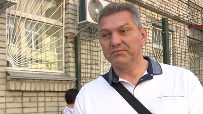 Володимир Левків у черзі до центру комплектування Володимир Левків у черзі до центру комплектування