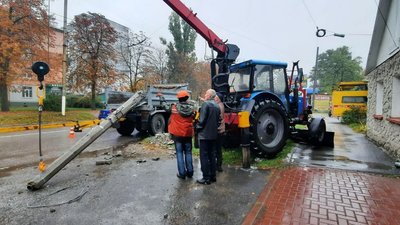 Сто тисяч гривень. У Кропивницькому назвали суму збитків за розбитий тролейбус та збиту електроопору