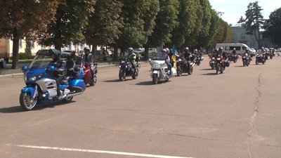 Байкери мають подолати 6 тисяч кілометрів - від Ужгорода до острова Хортиця. Фото: Суспільне.