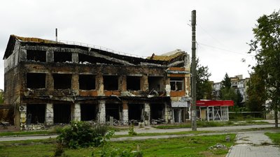"Гірше, аніж в будь-якому фільмі": фоторепортаж зі звільненого Ізюма "Гірше, аніж в будь-якому фільмі": фоторепортаж зі звільненого Ізюма