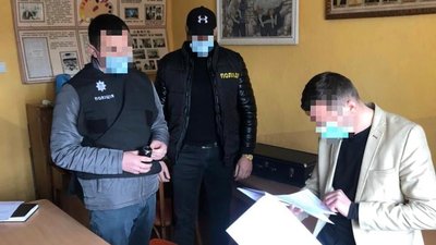 В отриманні хабаря підозрюють голову однієї з громад Хустського району В отриманні хабаря підозрюють голову однієї з громад Хустського району
