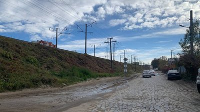 У Тернополі на одній з вулиць перекрили рух транспорту У Тернополі на одній з вулиць перекрили рух транспорту