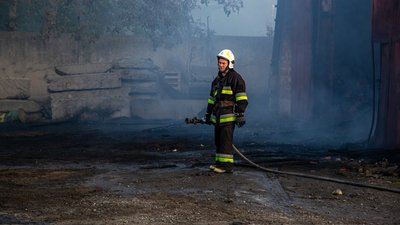 Пожежник на складі