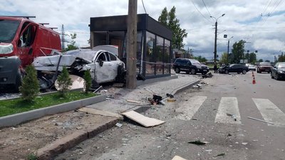 В Івано-Франківську сталася ДТП за участю чотирьох авто. Водіїв та пішохода госпіталізували В Івано-Франківську сталася ДТП за участю чотирьох авто. Водіїв та пішохода госпіталізували