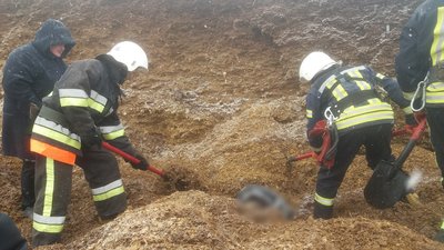 На місці зсуву перебувало троє працівників