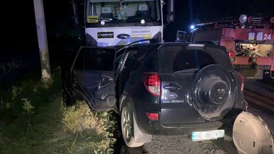 Внаслідок ДТП на Дніпропетровщині загинуло 4 людини Внаслідок ДТП на Дніпропетровщині загинуло 4 людини