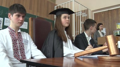 Урок правової свідомості: тернопільські учні розглядали історію утисків української мови Урок правової свідомості: тернопільські учні розглядали історію утисків української мови