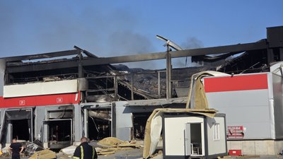 
Влучили у термінал «Нової пошти»: армія РФ атакувала Миколаїв
