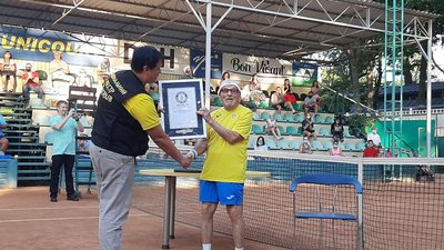 97-річний тенісист з Харкова став рекордсменом Книги Гіннеса 97-річний тенісист з Харкова став рекордсменом Книги Гіннеса