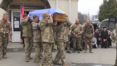 Багато хмельничан пам'ятають Віктора Назаренка як чудового педагога і одного з організаторів патріотичної гри "Джури". Багато хмельничан пам'ятають Віктора Назаренка як чудового педагога і одного з організаторів патріотичної гри "Джури".