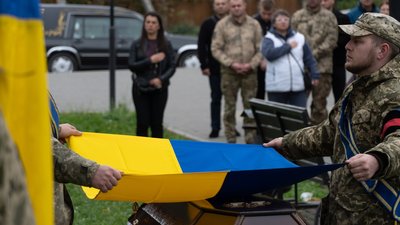 В Ужгороді попрощалися із полеглим захисником В Ужгороді попрощалися із полеглим захисником