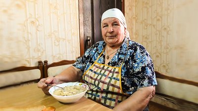 "Як борщу не з’їв, то голодний". 83-річна кропивничанка готує за рецептами своєї матері